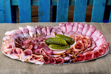 Uzeniny české i zahraniční (mísa)
